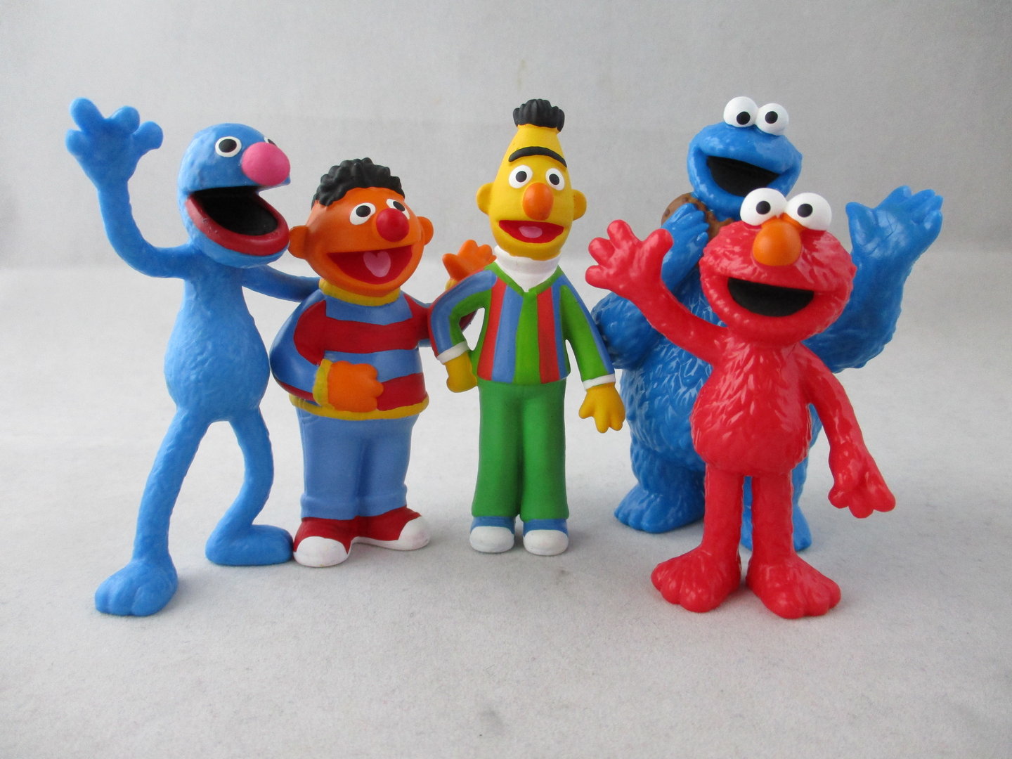 Y90120 - Sesamstraße Spiel / Sammel Figuren Set ( 5 Figuren ) Ernie,Bert,Grobi,Krümelmonster,Elmo